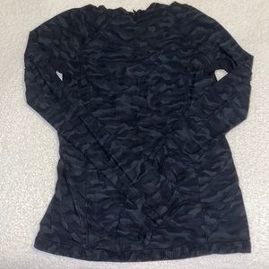 Lululemon hooded quarter zip. Size 8/10. Slim fitting